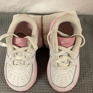 Nike Force 1 Kids Sneakers - White and Pink